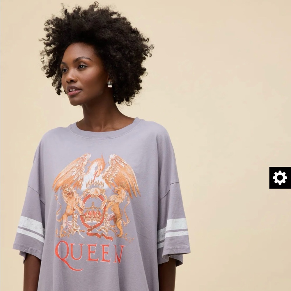 Queen Varsity Crest OS Tee